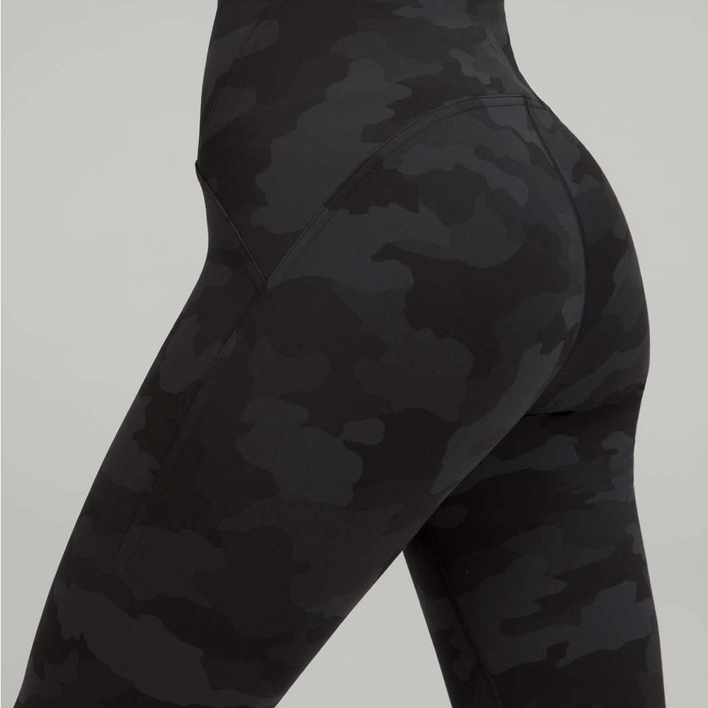 Lululemon InStill 25” Camo Size 6
 Leggings
